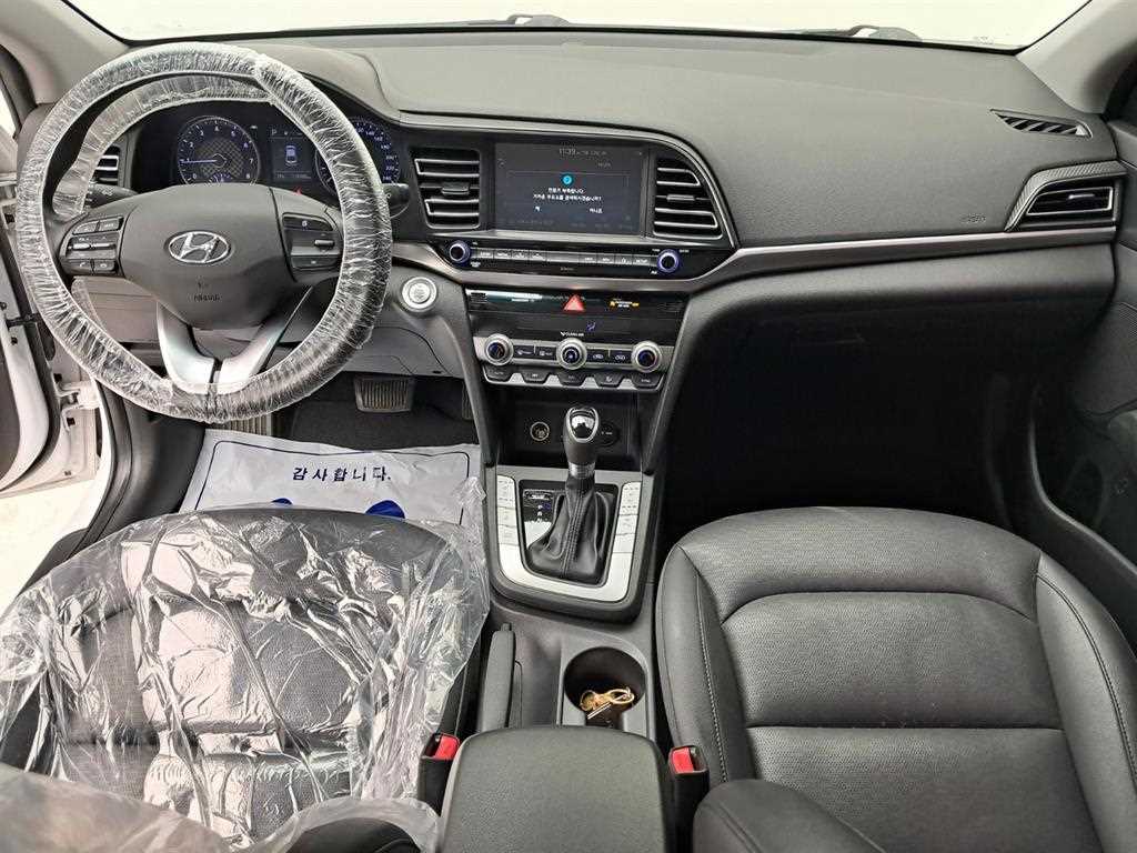 HYUNDAI Avante - Vista 6
