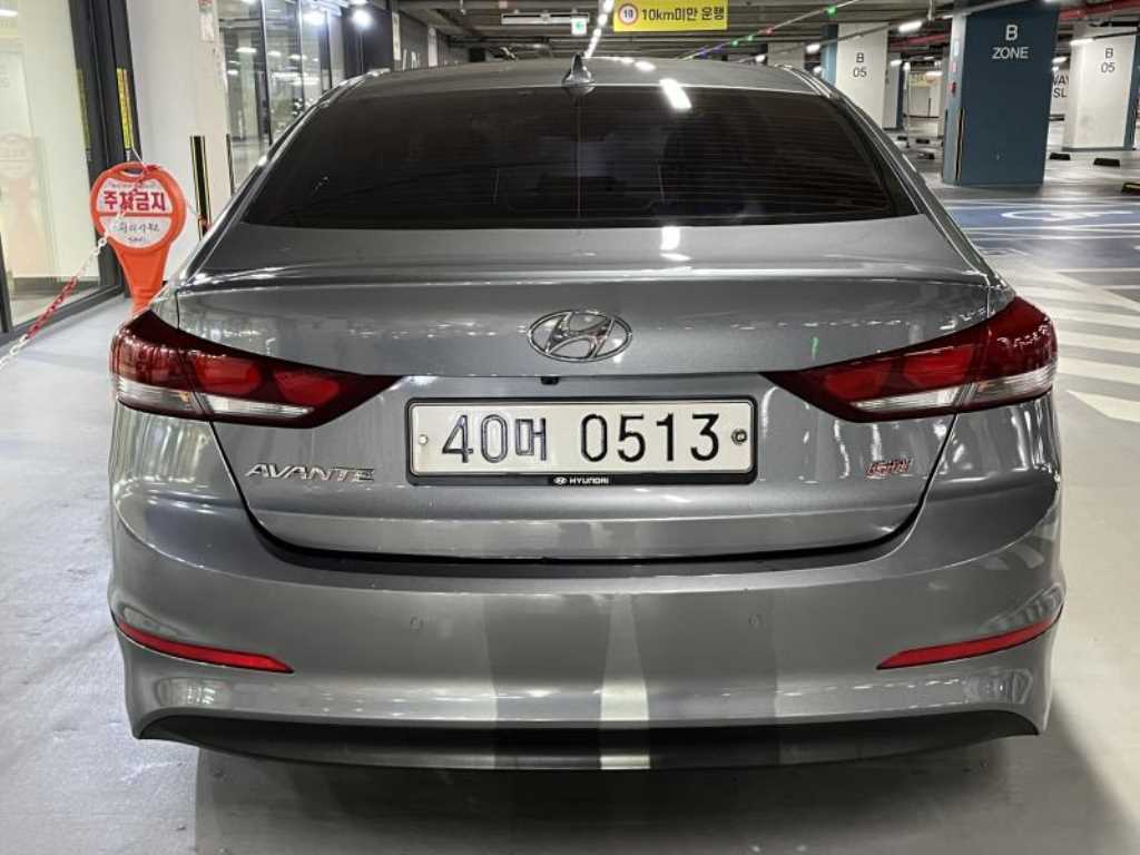 HYUNDAI Avante - Vista 5
