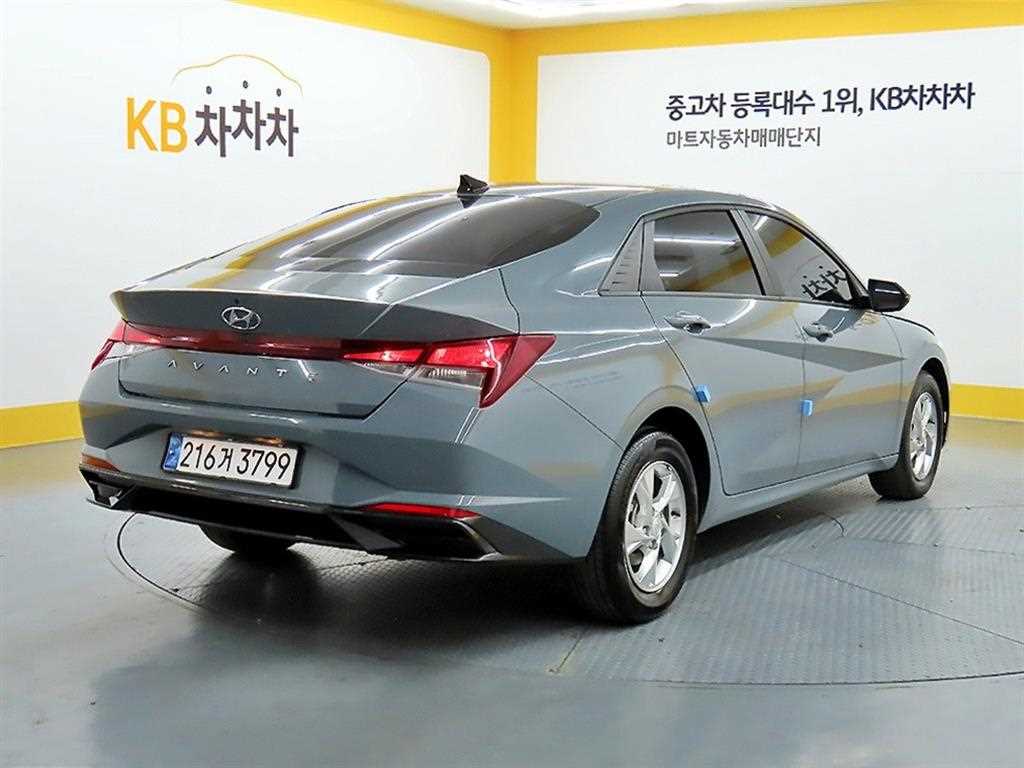 HYUNDAI Avante - Vista 4