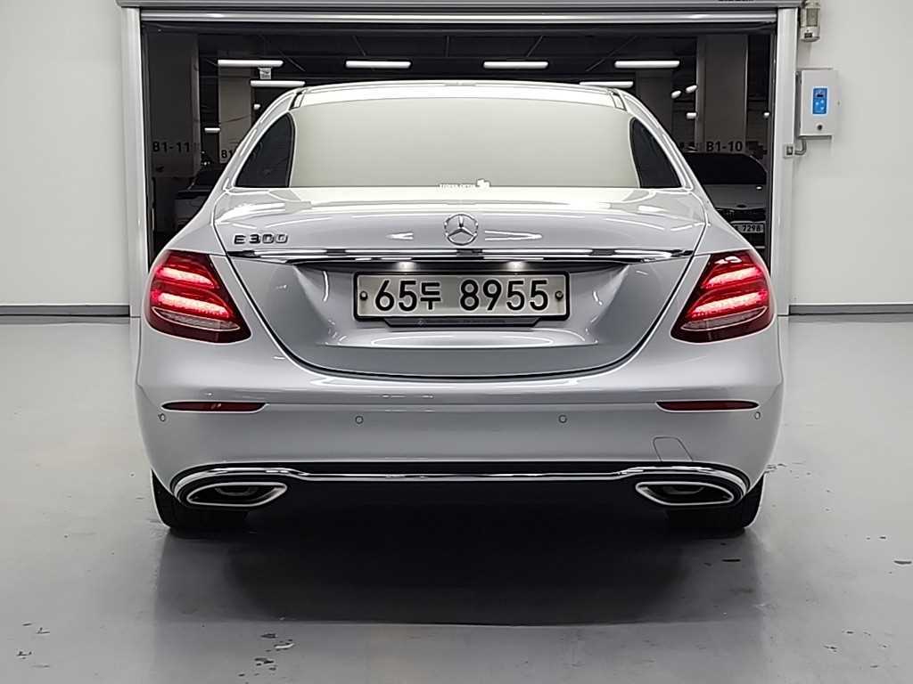 Mercedes Benz E class - Vista 3