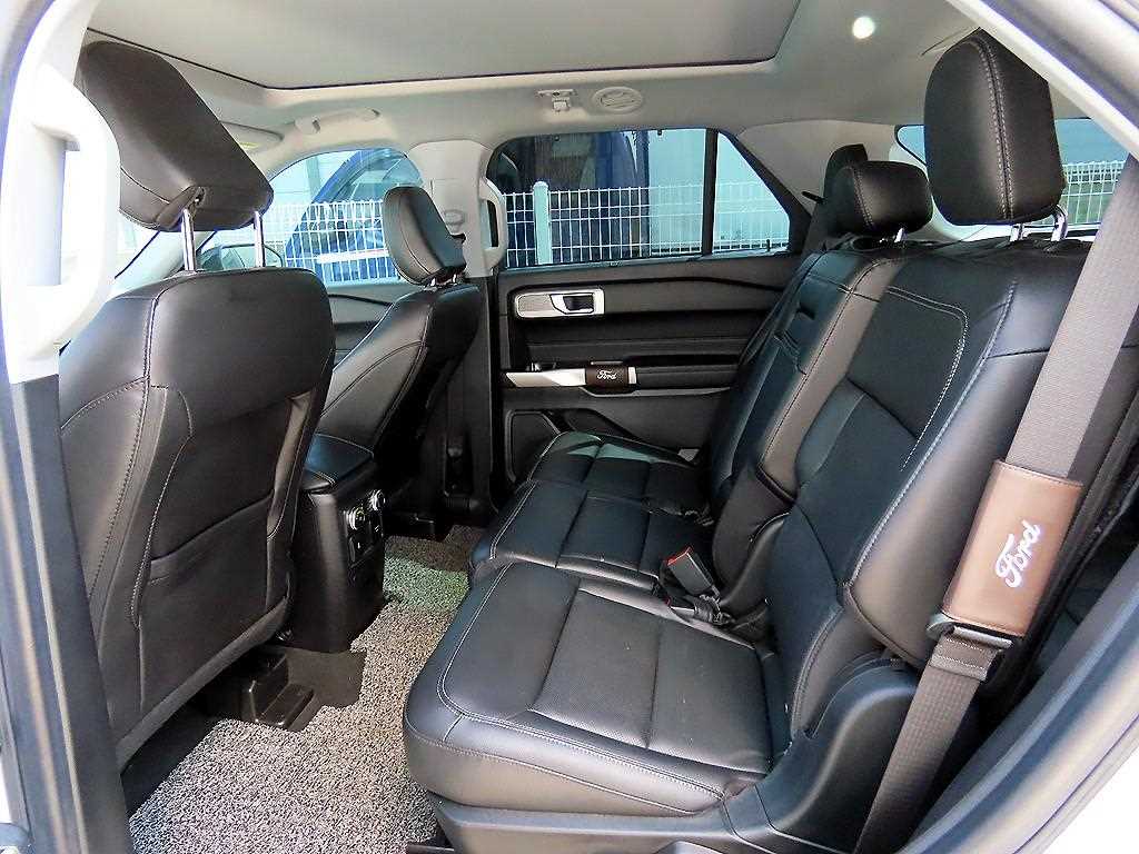 Ford Explorer - Vista 6