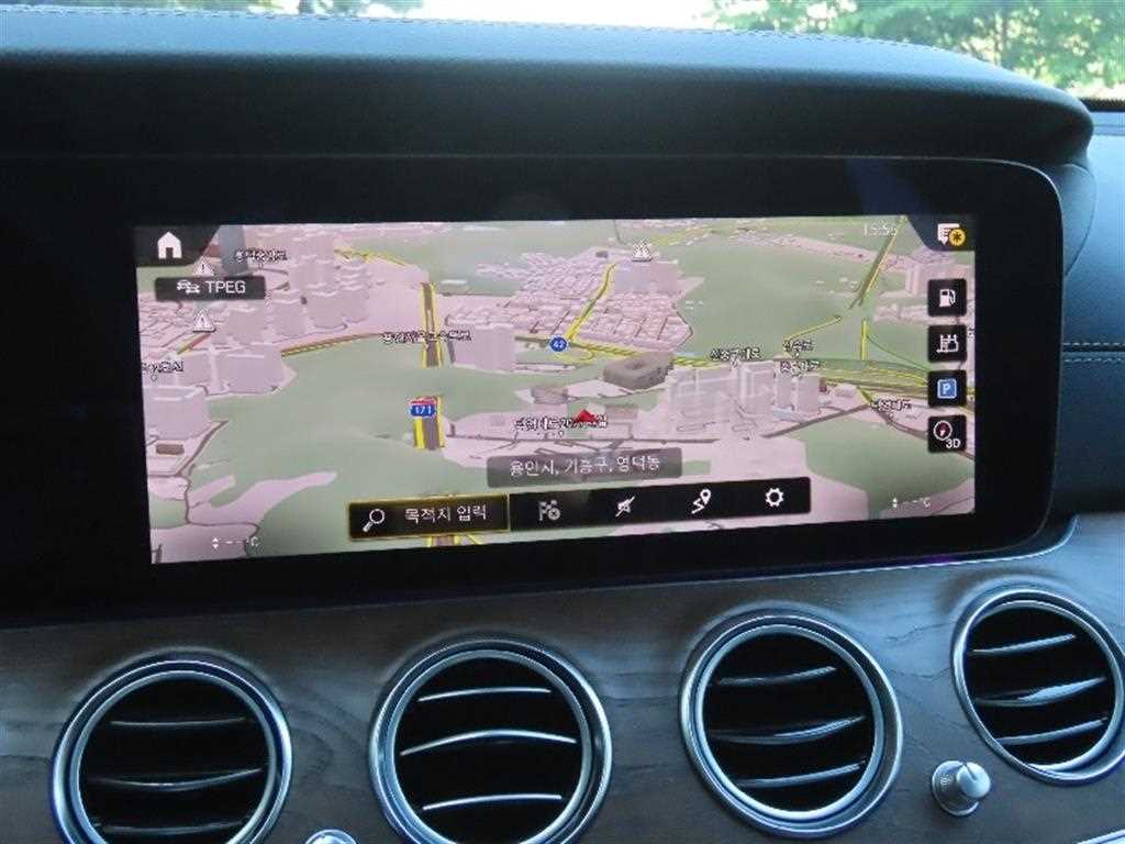 Mercedes Benz E class - Vista 8