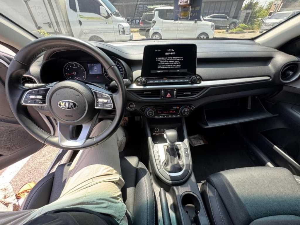 KIA K3 - Vista 10
