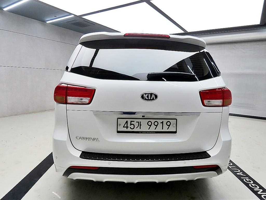 KIA Carnival - Vista 3