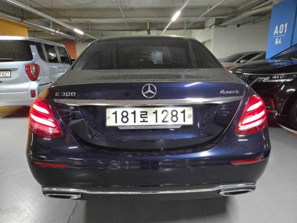 Mercedes Benz E class - Vista 3