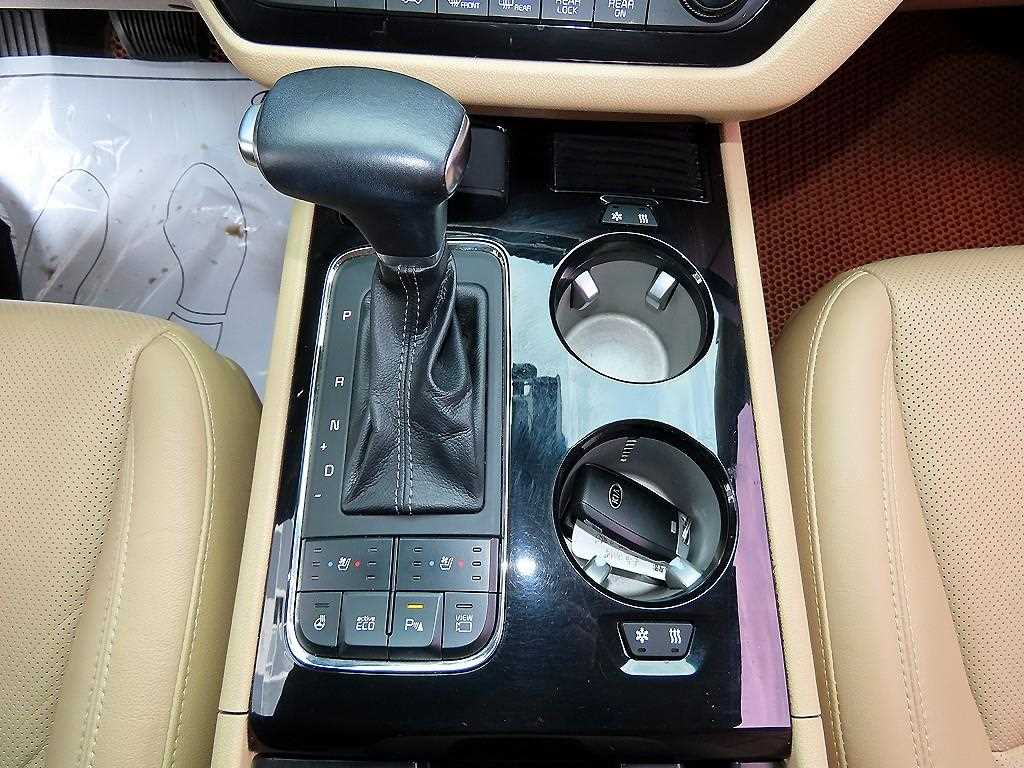 KIA Carnival - Vista 10