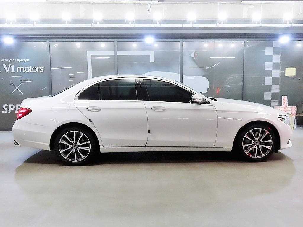 Mercedes Benz E class - Vista 3