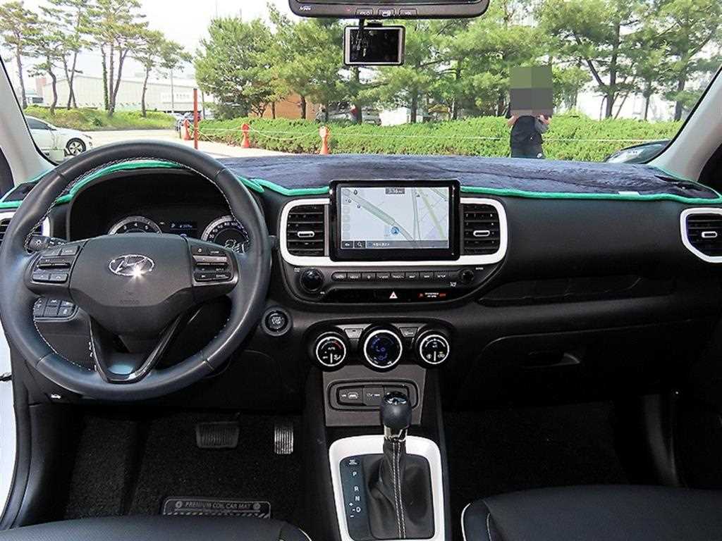HYUNDAI Venue - Vista 7