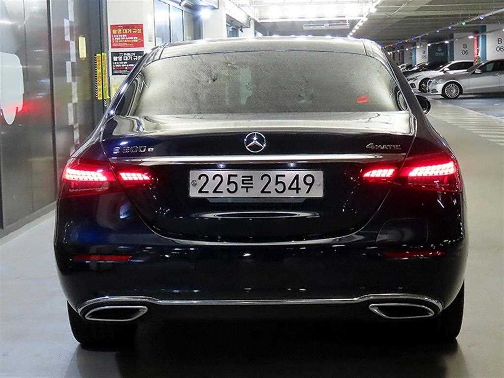 Mercedes Benz E class - Vista 5