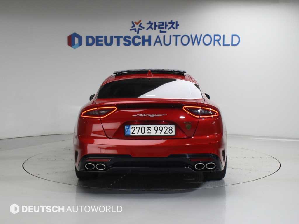 KIA Stinger - Vista 4