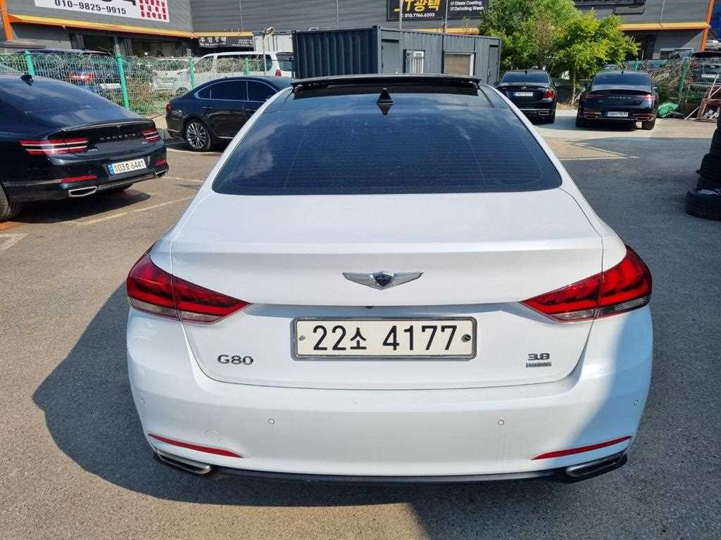 HYUNDAI Genesis - Vista 4