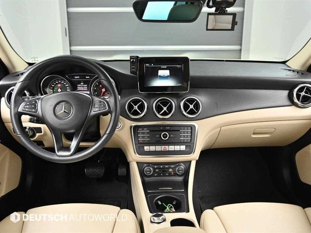 Mercedes Benz GLA Class - Vista 7