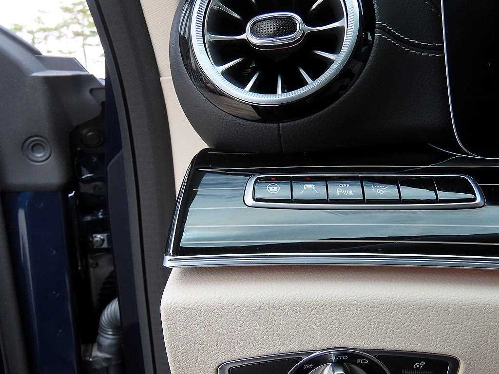 Mercedes Benz CLS Class - Vista 12