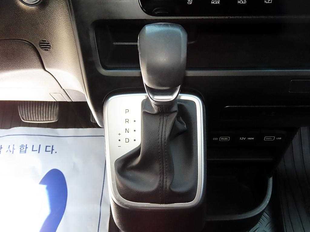 HYUNDAI Staria - Vista 10