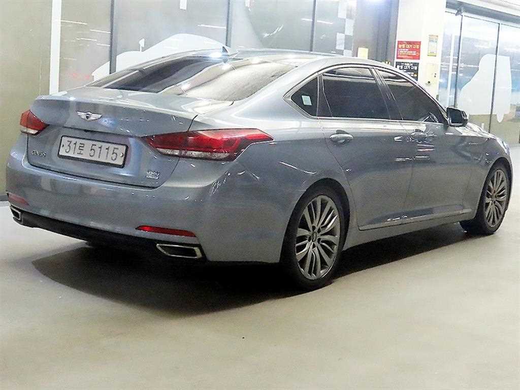 HYUNDAI Genesis - Vista 4