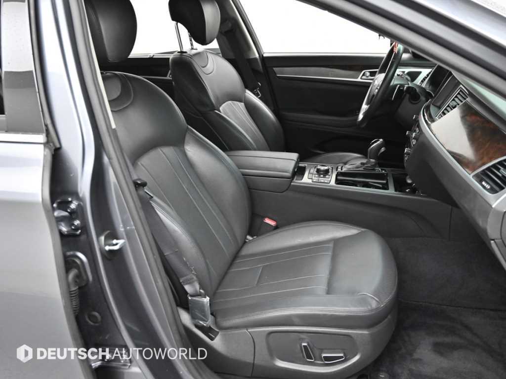 HYUNDAI Genesis - Vista 10