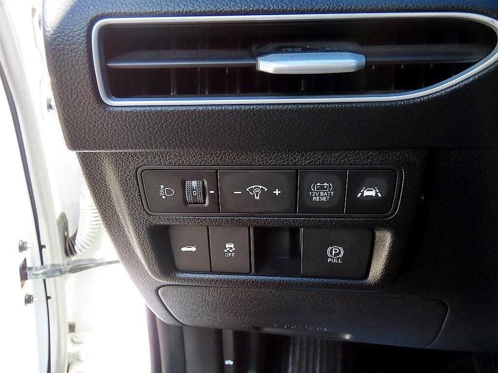 HYUNDAI Sonata - Vista 12