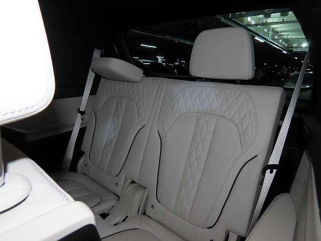 BMW X7 - Vista 8