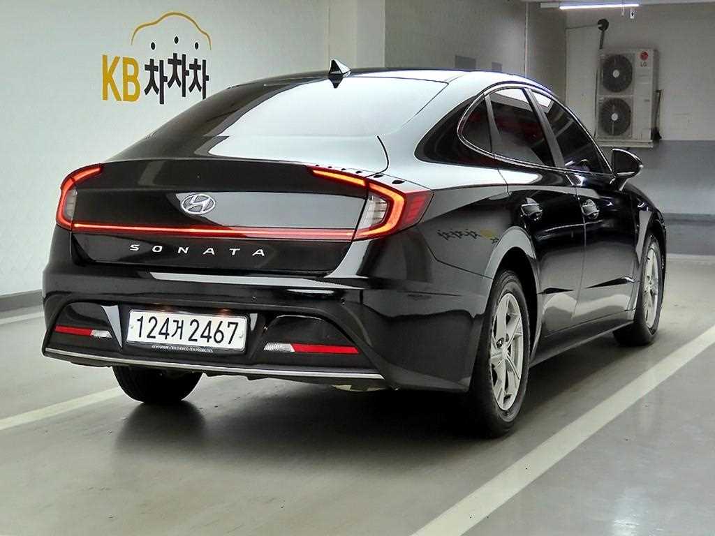 HYUNDAI Sonata - Vista 4