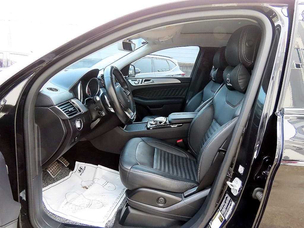 Mercedes Benz GLE Class - Vista 5