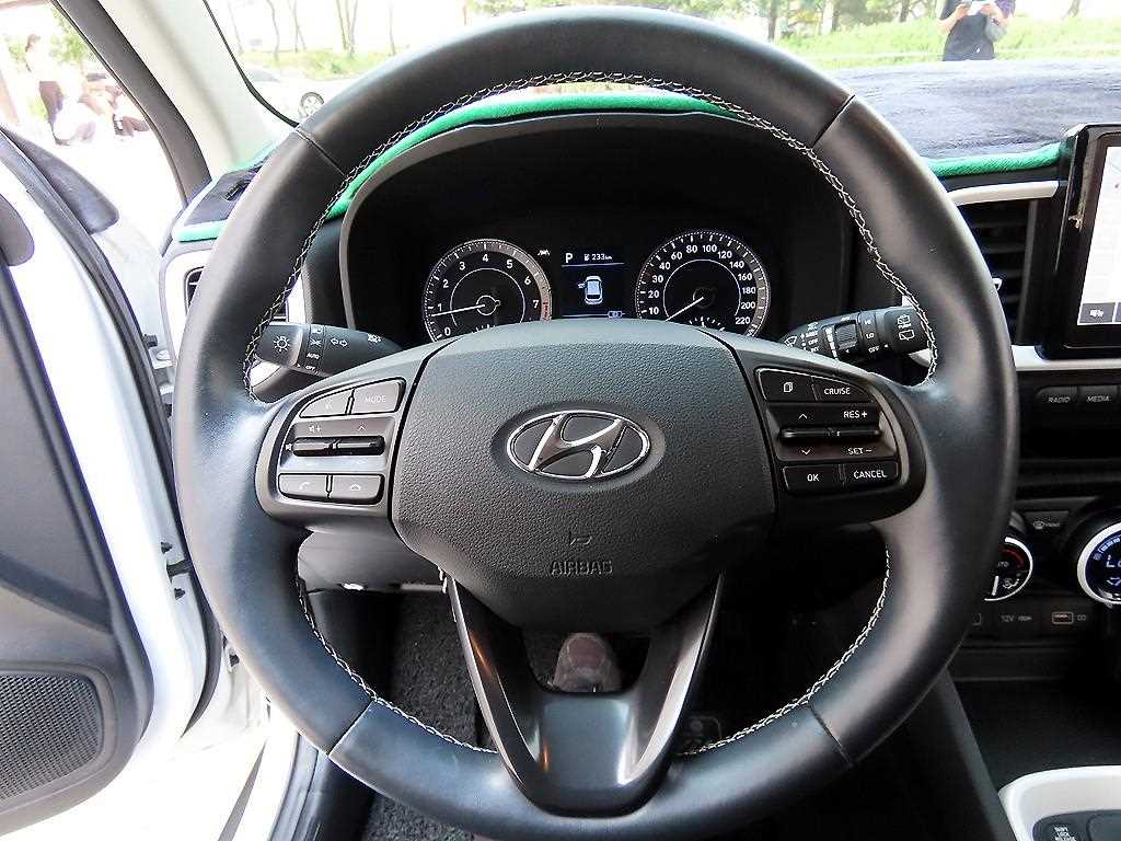 HYUNDAI Venue - Vista 8
