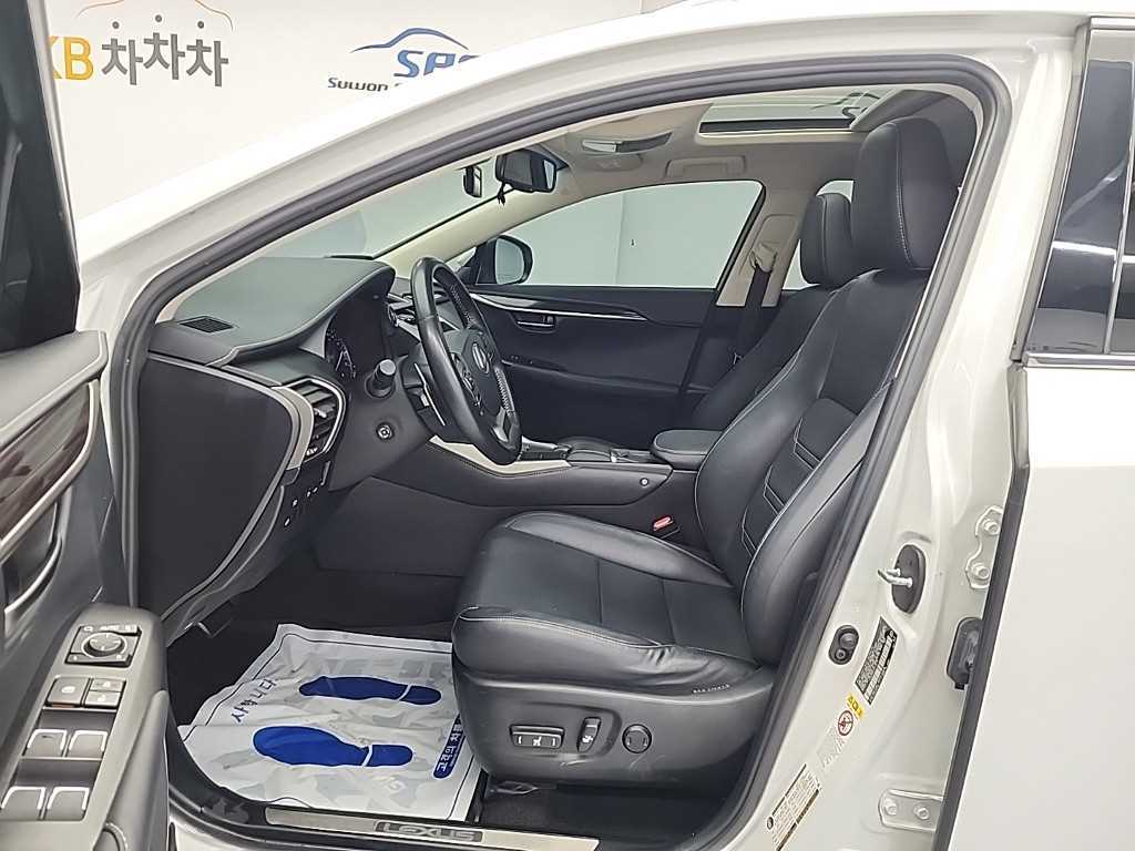 Lexus NX - Vista 11