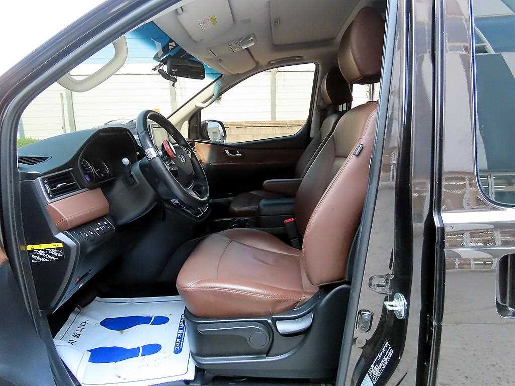 HYUNDAI Starex - Vista 5