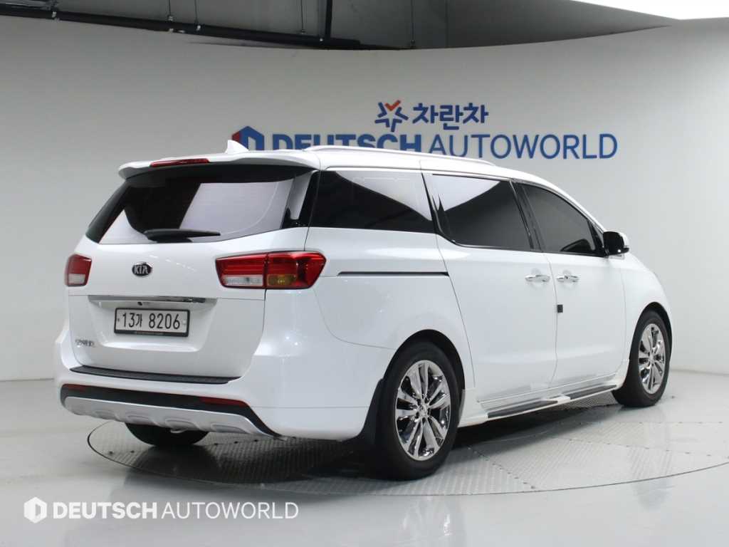 KIA Carnival - Vista 2