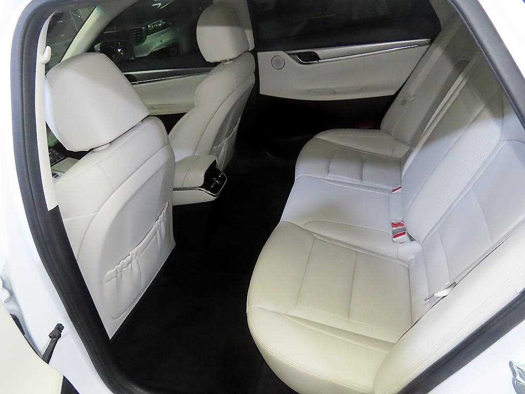 HYUNDAI Grandeur - Vista 7