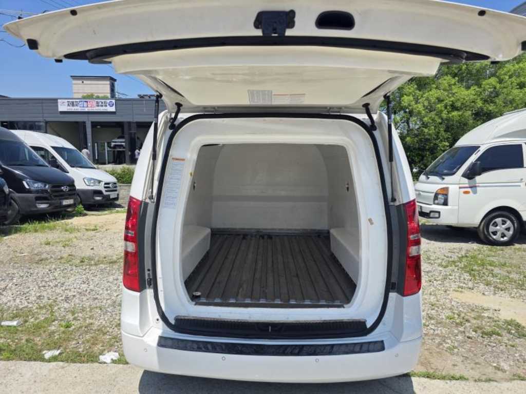 HYUNDAI Starex - Vista 6
