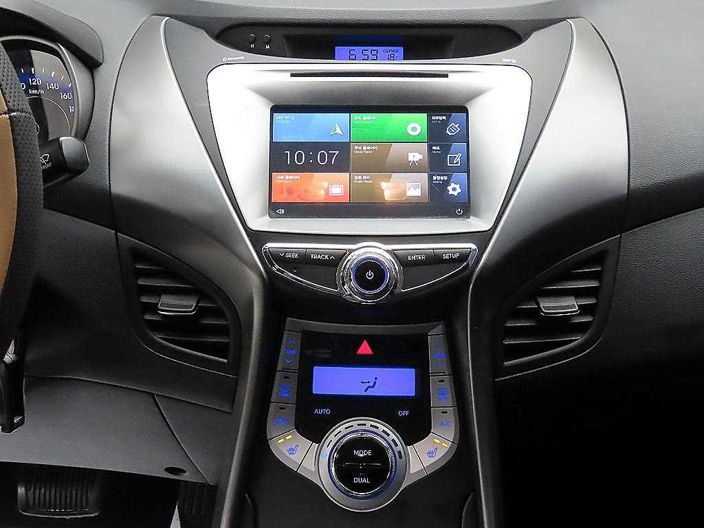 HYUNDAI Avante 2011 Blanco - Importación desde Corea - HF Imports Iquique - Foto 14