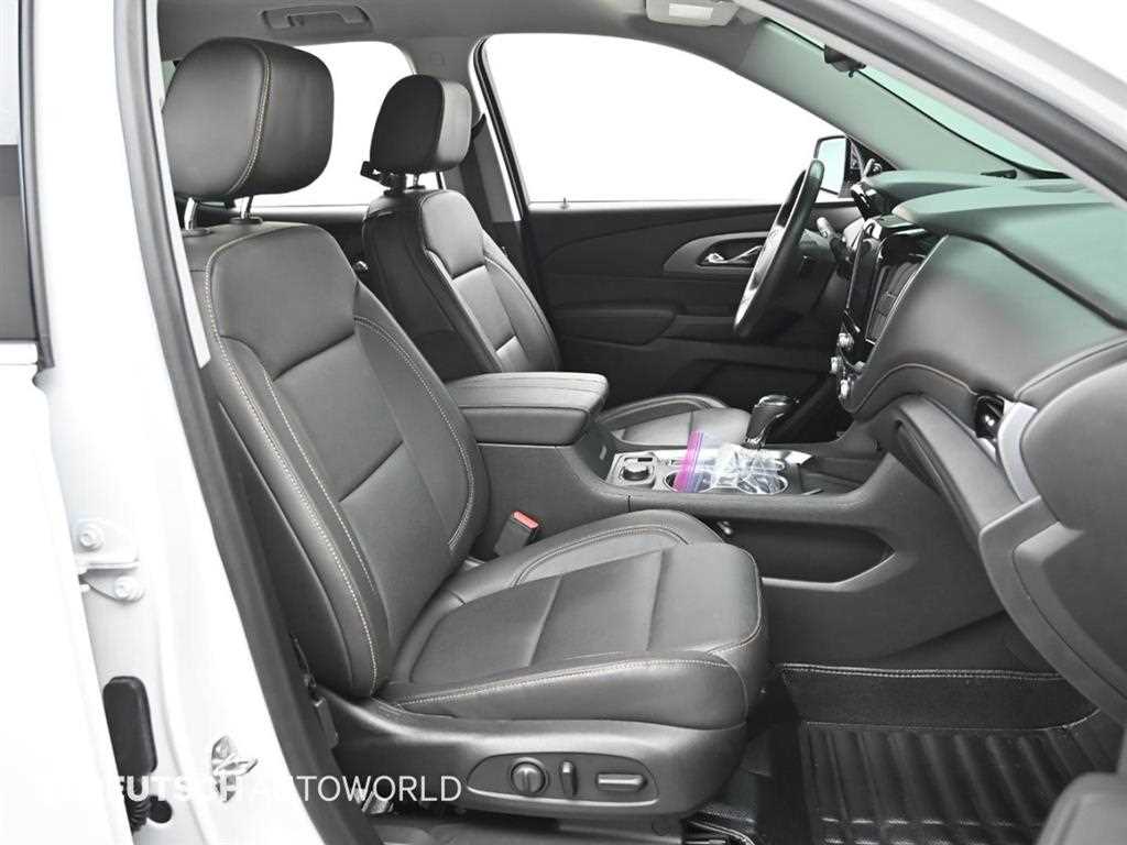 Chevrolet Travers - Vista 10