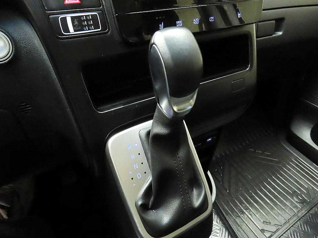 HYUNDAI Staria - Vista 10