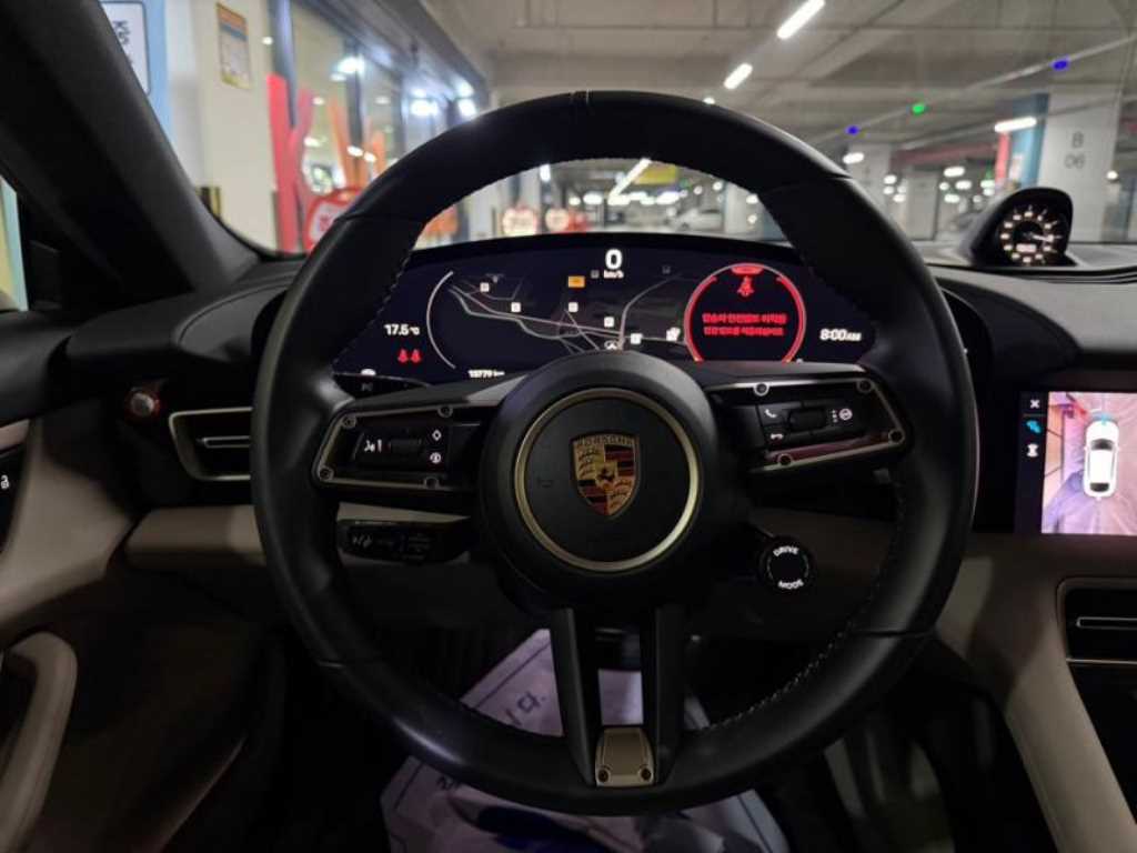 Porsche Taycan - Vista 8