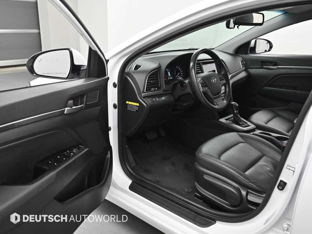 HYUNDAI Avante - Vista 11