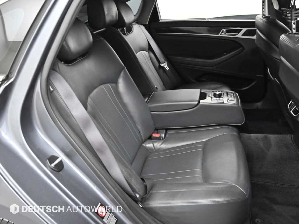 HYUNDAI Genesis - Vista 12