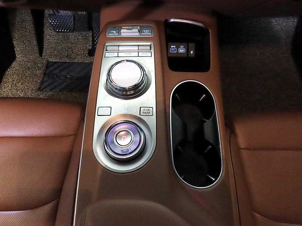 Genesis GV70 - Vista 12