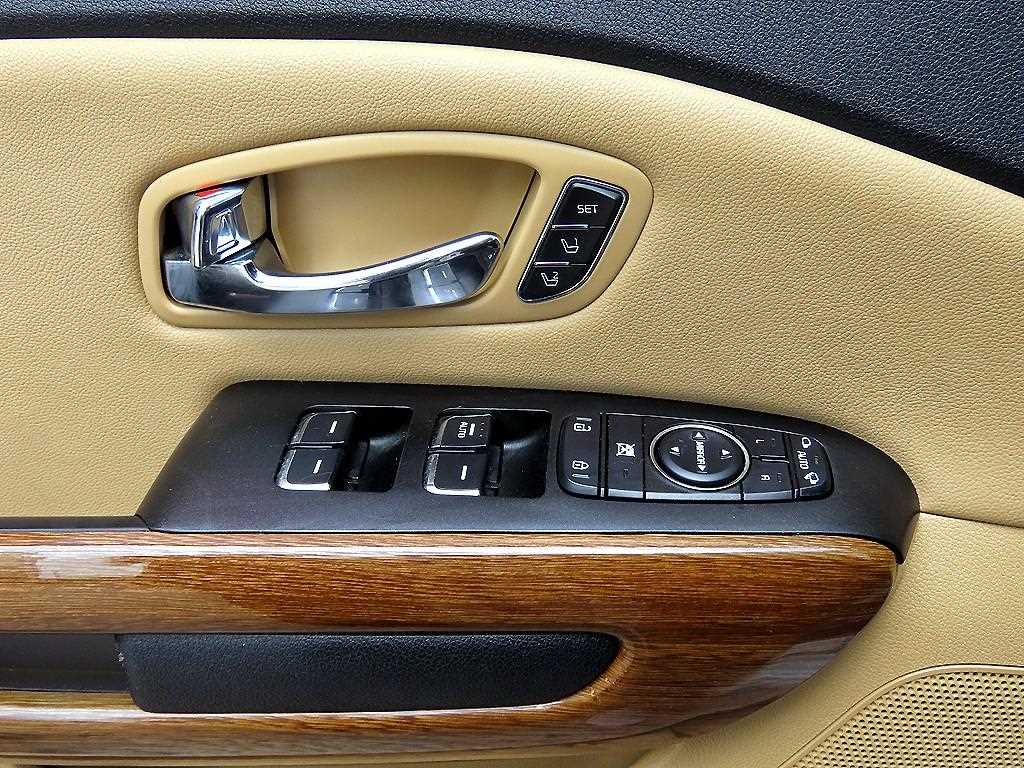 KIA Carnival - Vista 11