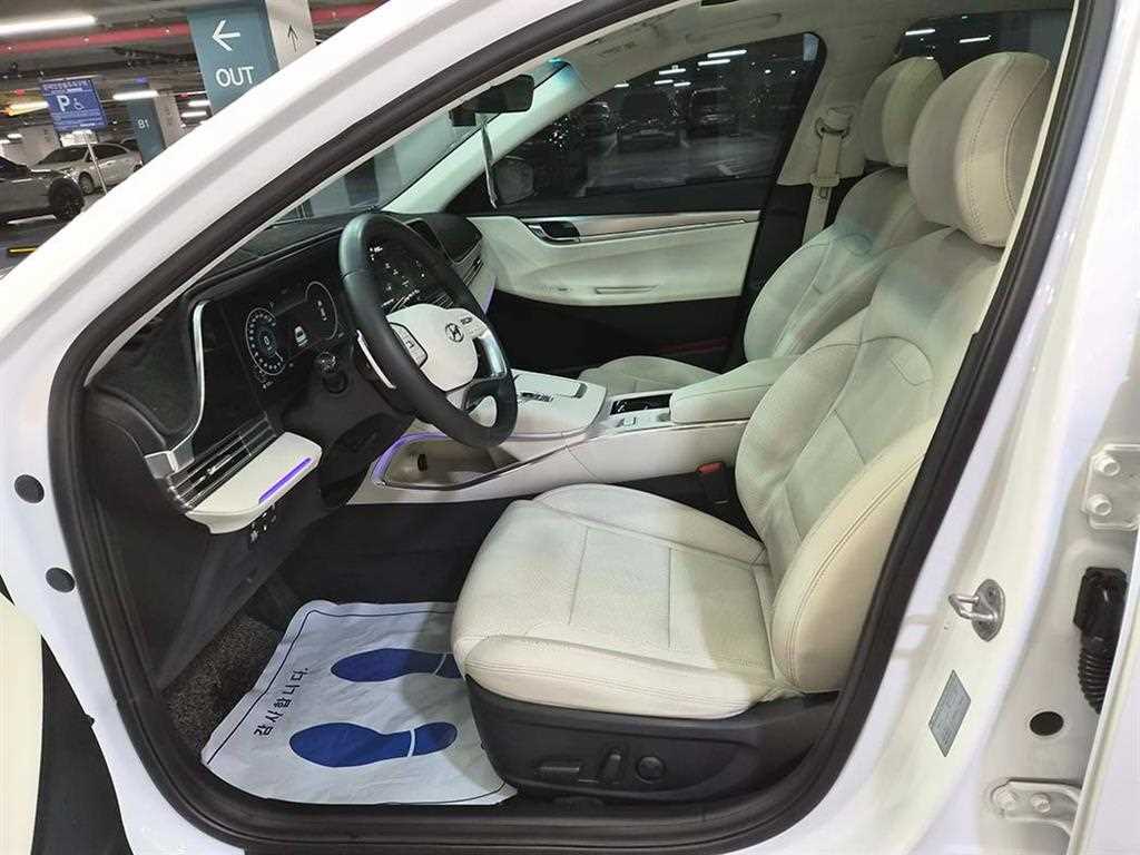 HYUNDAI Grandeur - Vista 7
