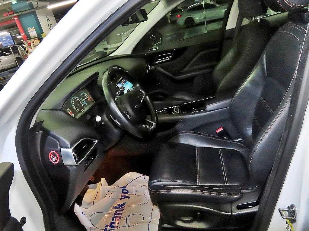 Jaguar F-PACE - Vista 6