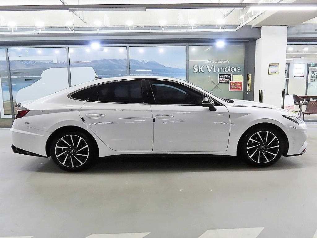 HYUNDAI Sonata - Vista 3