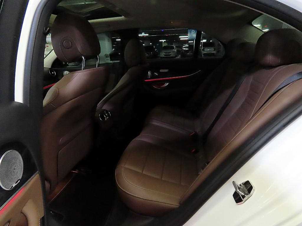 Mercedes Benz E class - Vista 7