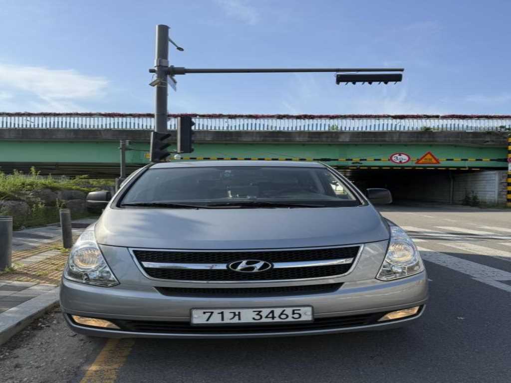 HYUNDAI Starex - Vista 2