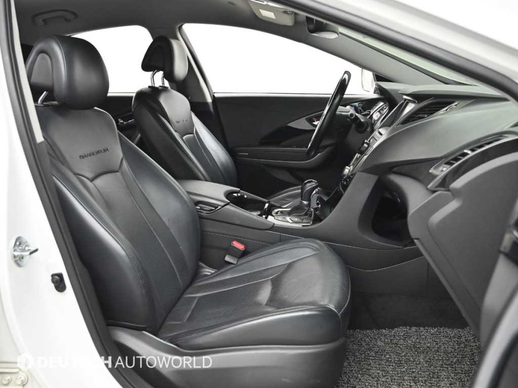 HYUNDAI Grandeur - Vista 10