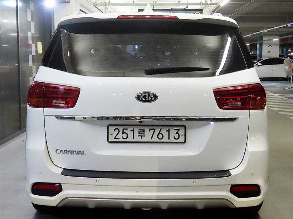 KIA Carnival - Vista 5