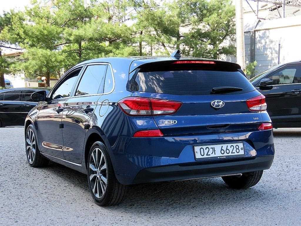 HYUNDAI i30 - Vista 3