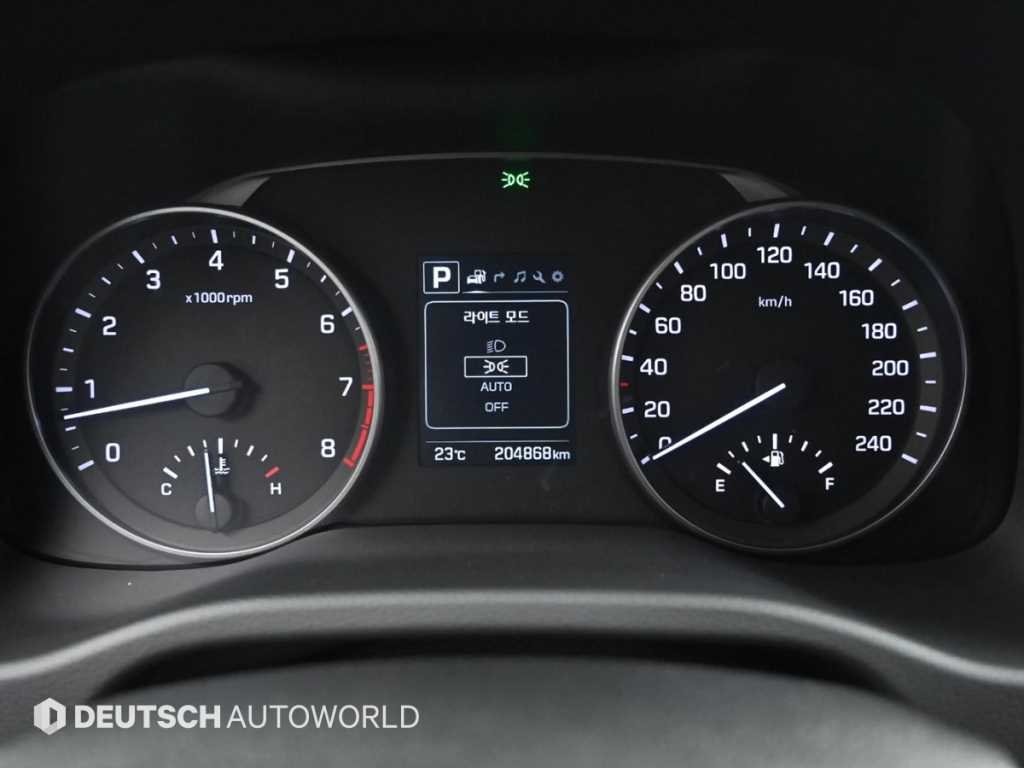 HYUNDAI Avante - Vista 5