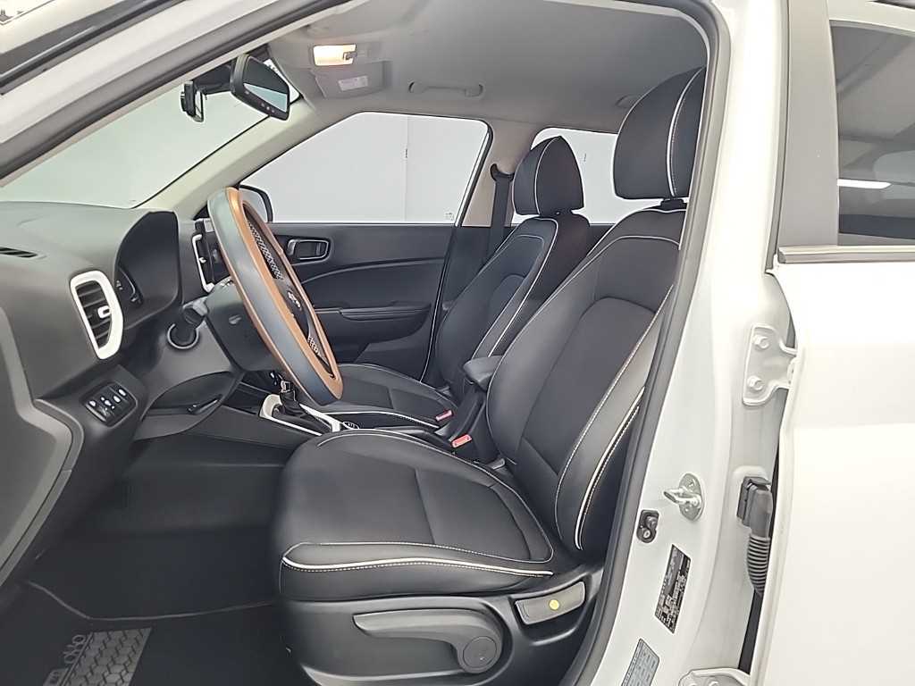 HYUNDAI Venue - Vista 11