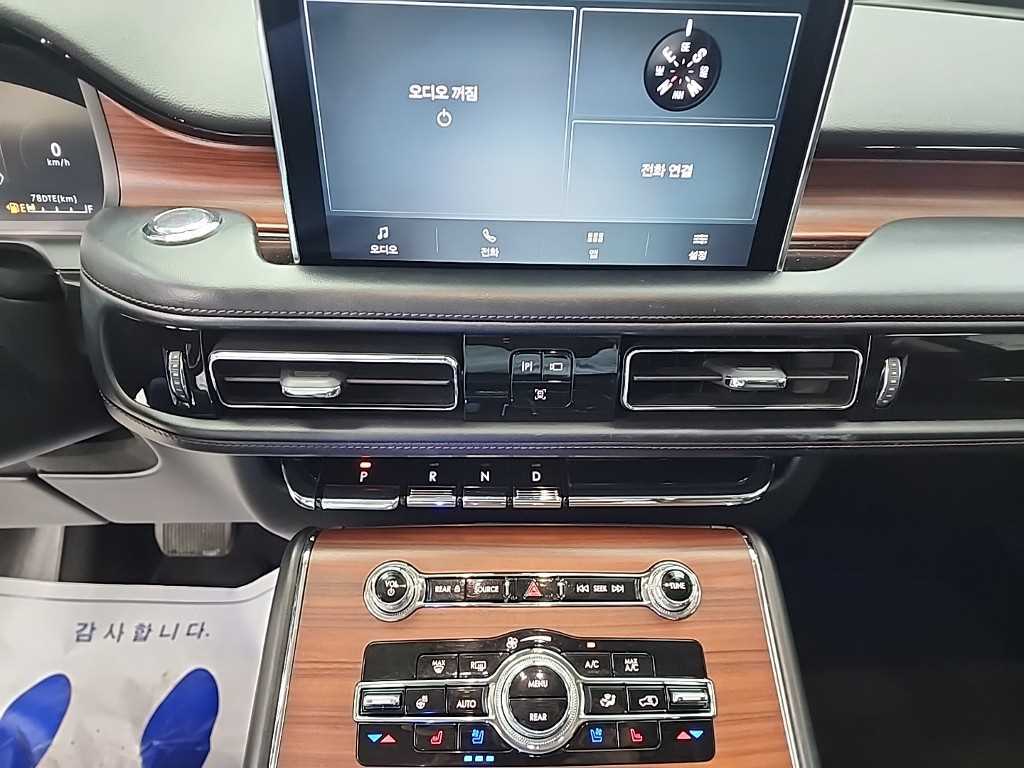 Lincoln Aviator - Vista 10