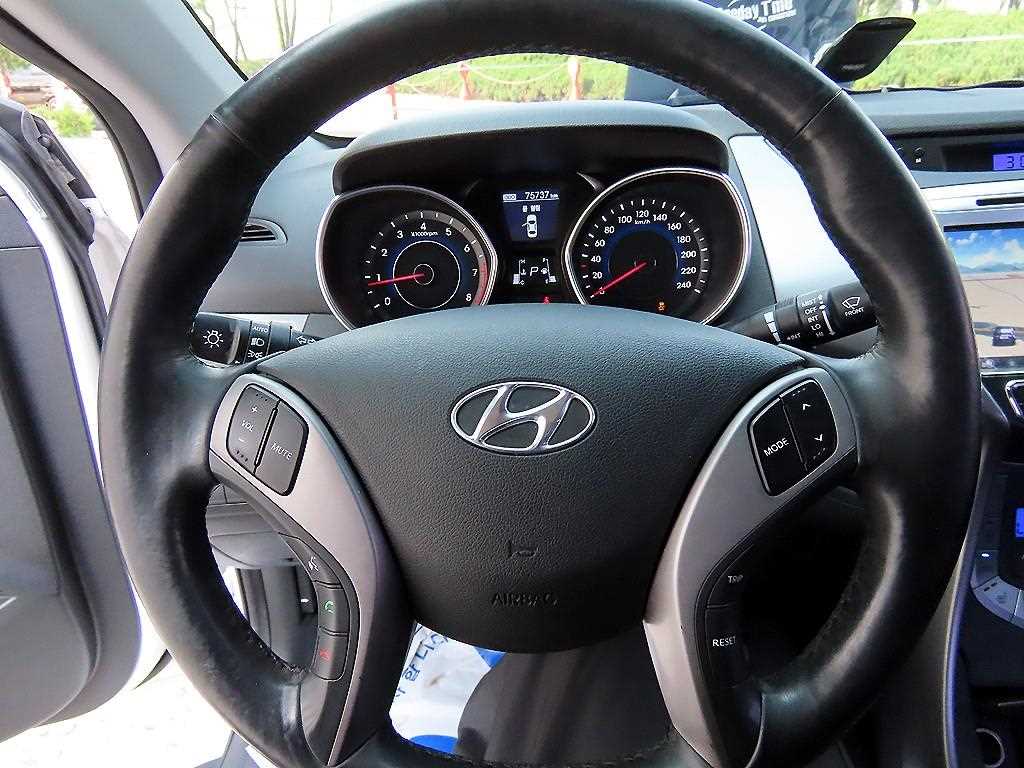HYUNDAI Avante - Vista 8